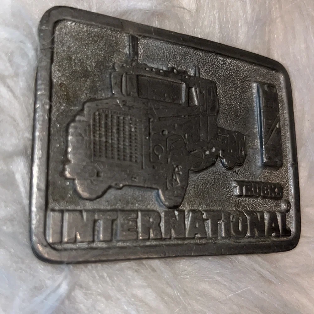 Solid pewter international truck trucking belt buckle vintage - Picture 2 of 5